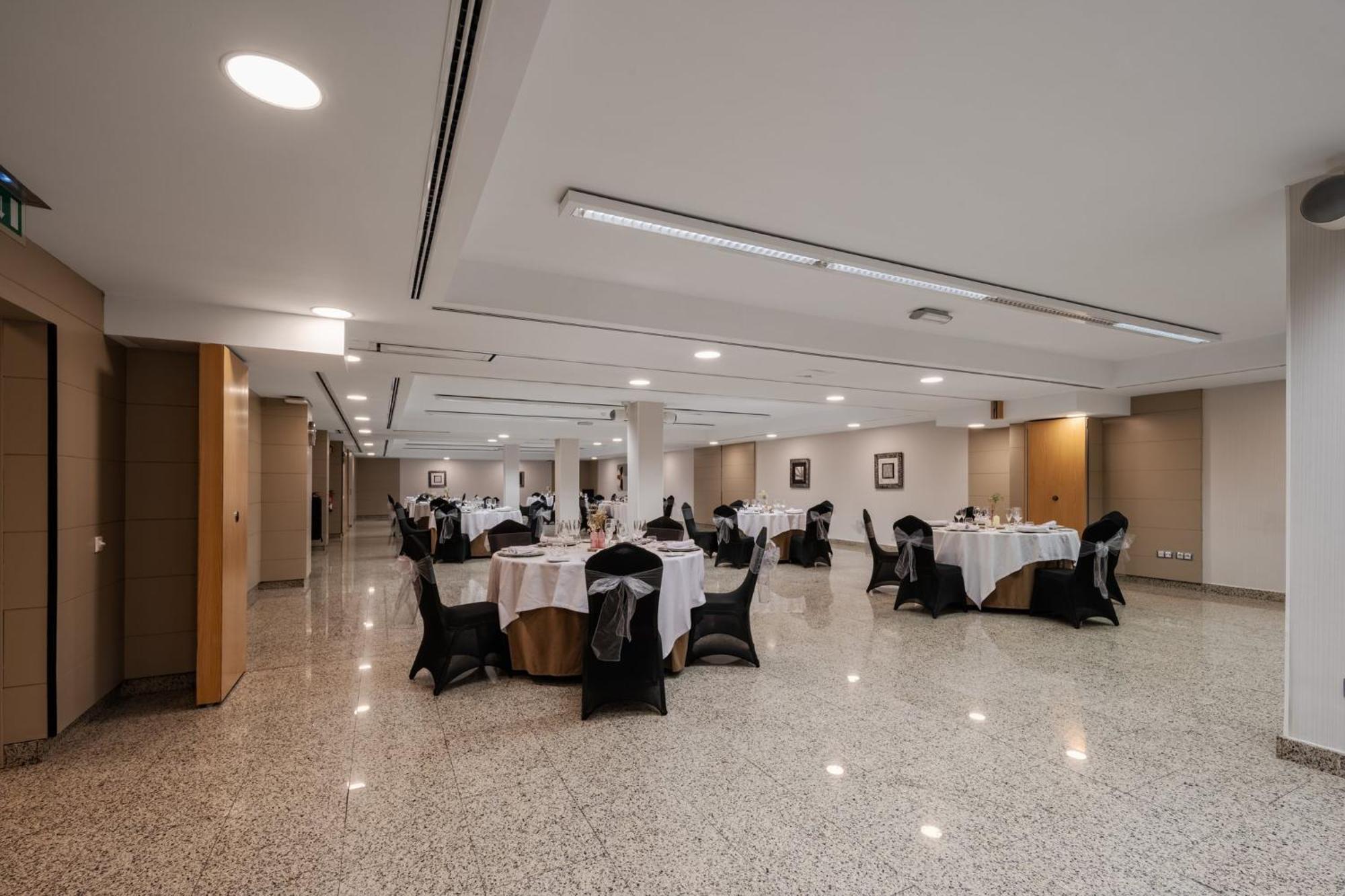 Hotel Crowne Plaza Madrid Airport — Photos 1